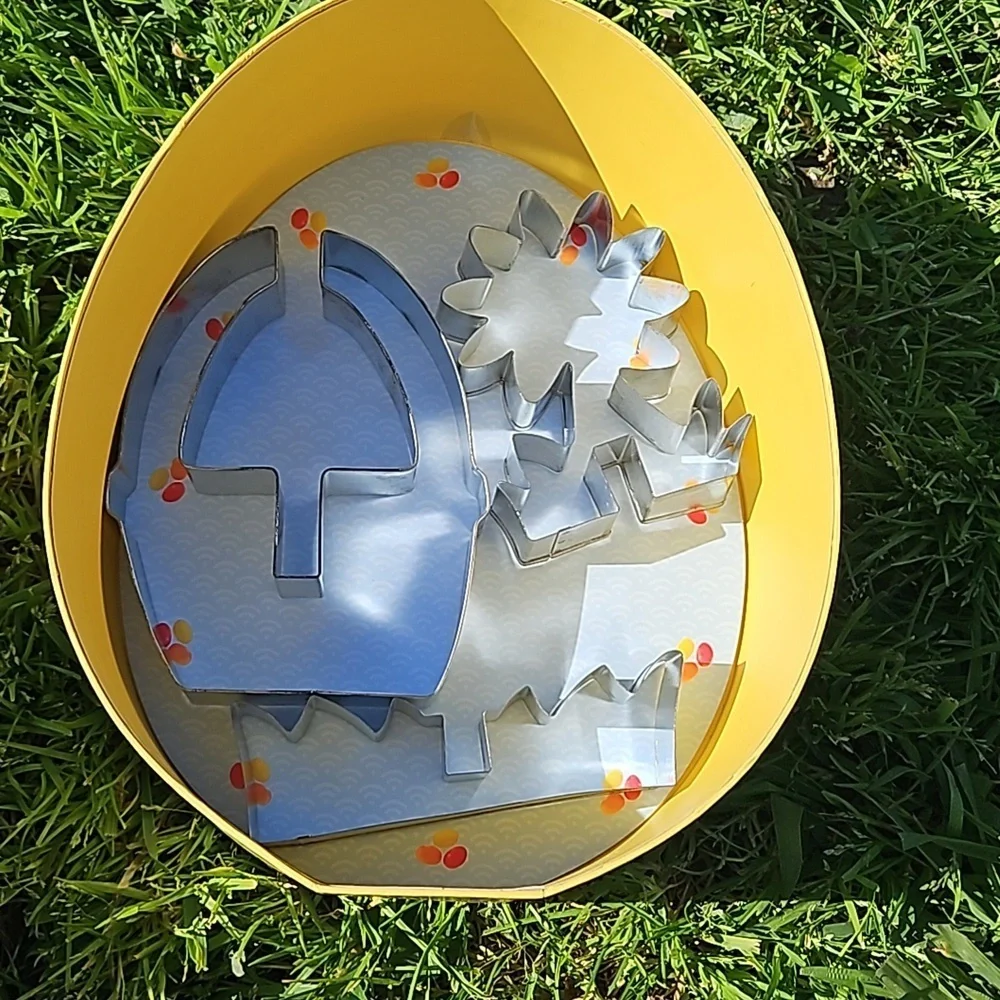 Williams-Sonoma INC cookie cutters 8pc set create 3-D Easter egg box DIY baking